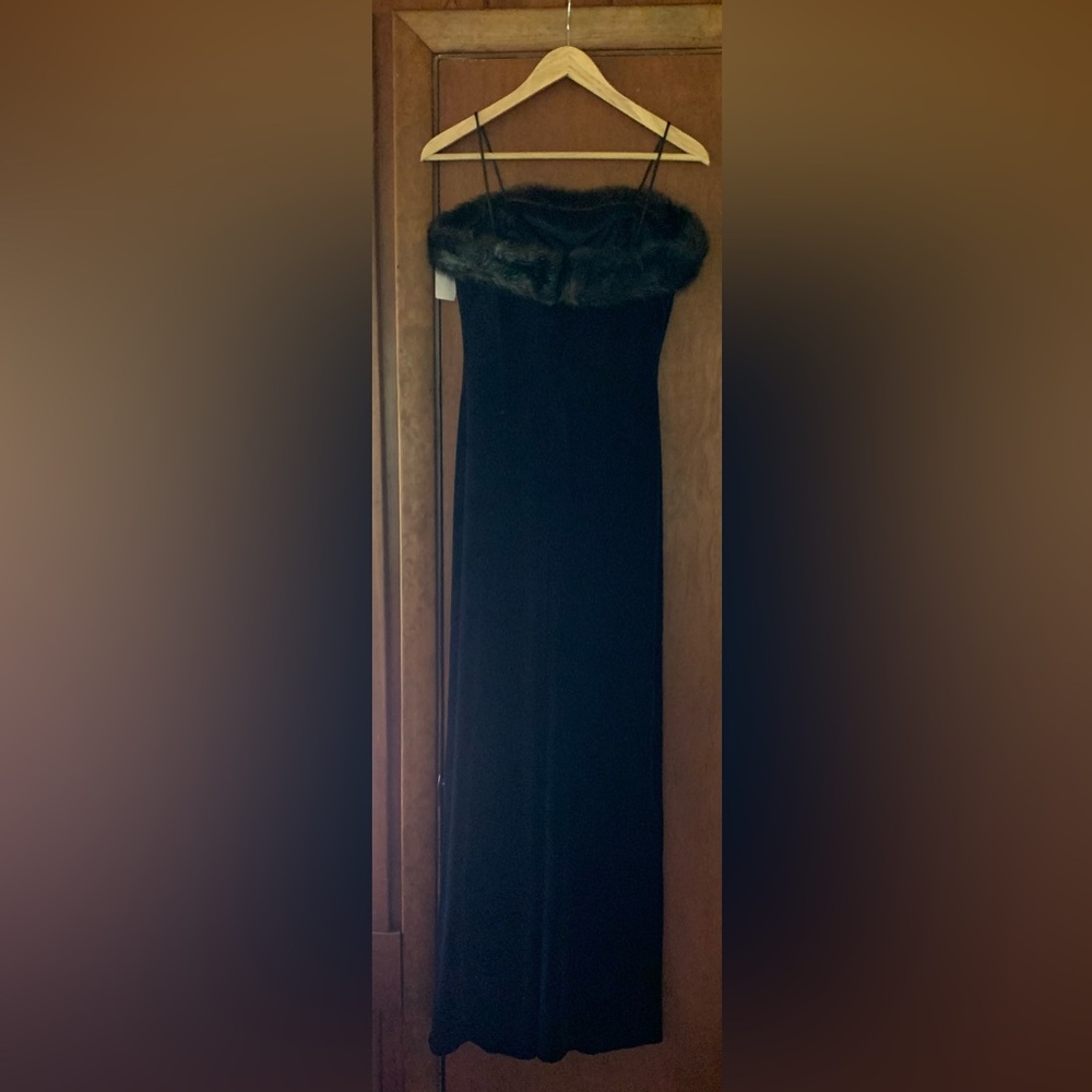 NWT Vintage bombshell velvet and faux fur trim gown